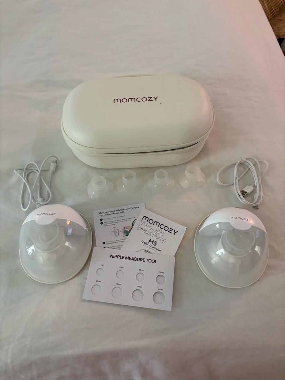 momcozy Wearable Breast Pump Set in White